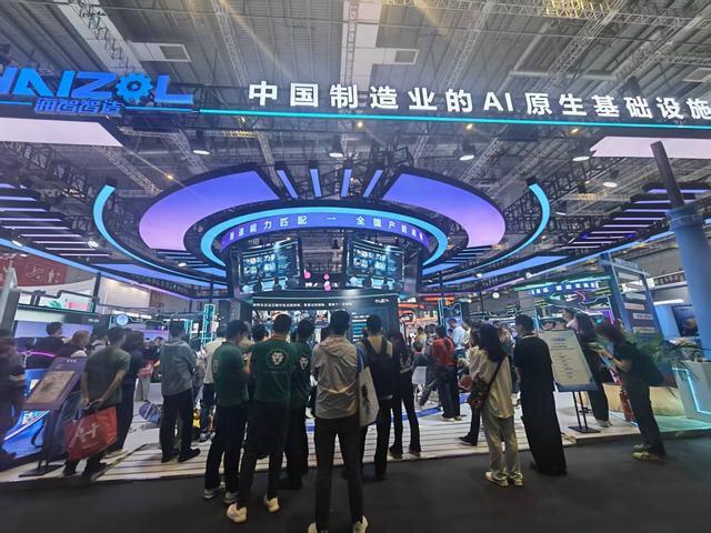 拿上图纸“造物” 工业软件成工厂“超级大脑”｜直击2026工博会_新浪财经